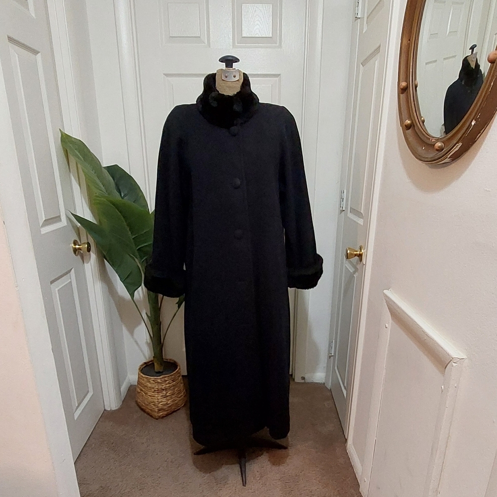 Albert Nipon Black Long Coat with Faux Fur Trim Size 6 - Picture 2 of 12